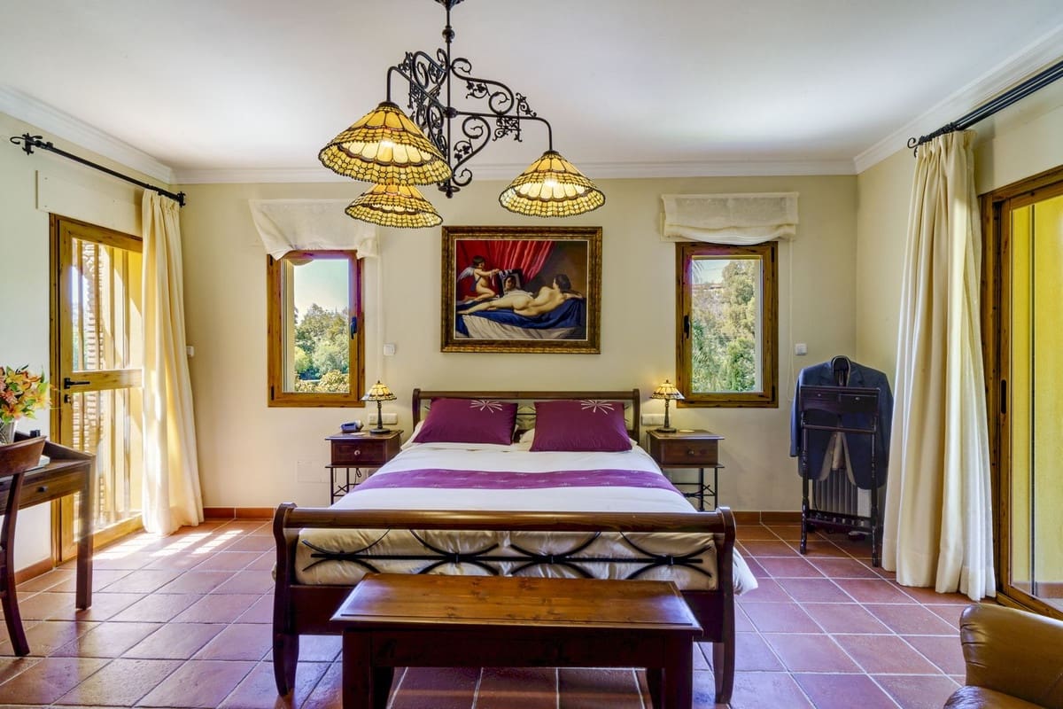 10 Zimmer Villa zu verkaufen in Benahavis mit Pool Garage - 3.950.000 € (Ref: 8441824)