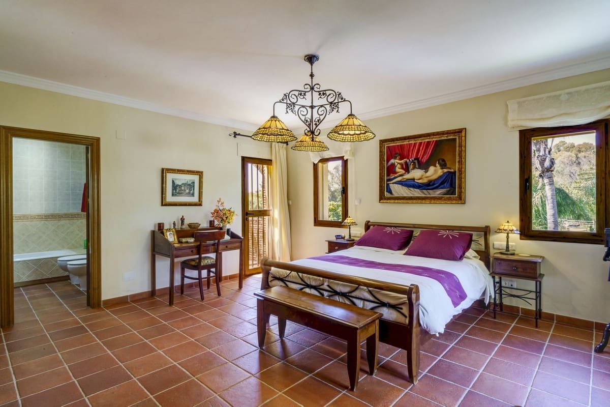 10 Zimmer Villa zu verkaufen in Benahavis mit Pool Garage - 3.950.000 € (Ref: 8441824)