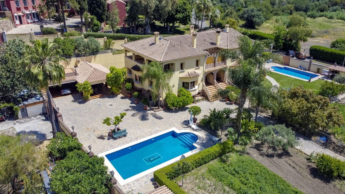 10 Zimmer Villa zu verkaufen in Benahavis mit Pool Garage - 3.950.000 € (Ref: 8441824)
