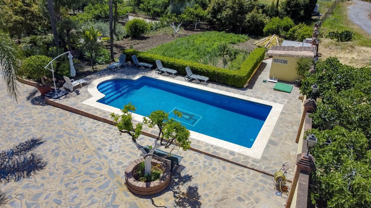 10 Zimmer Villa zu verkaufen in Benahavis mit Pool Garage - 3.950.000 € (Ref: 8441824)