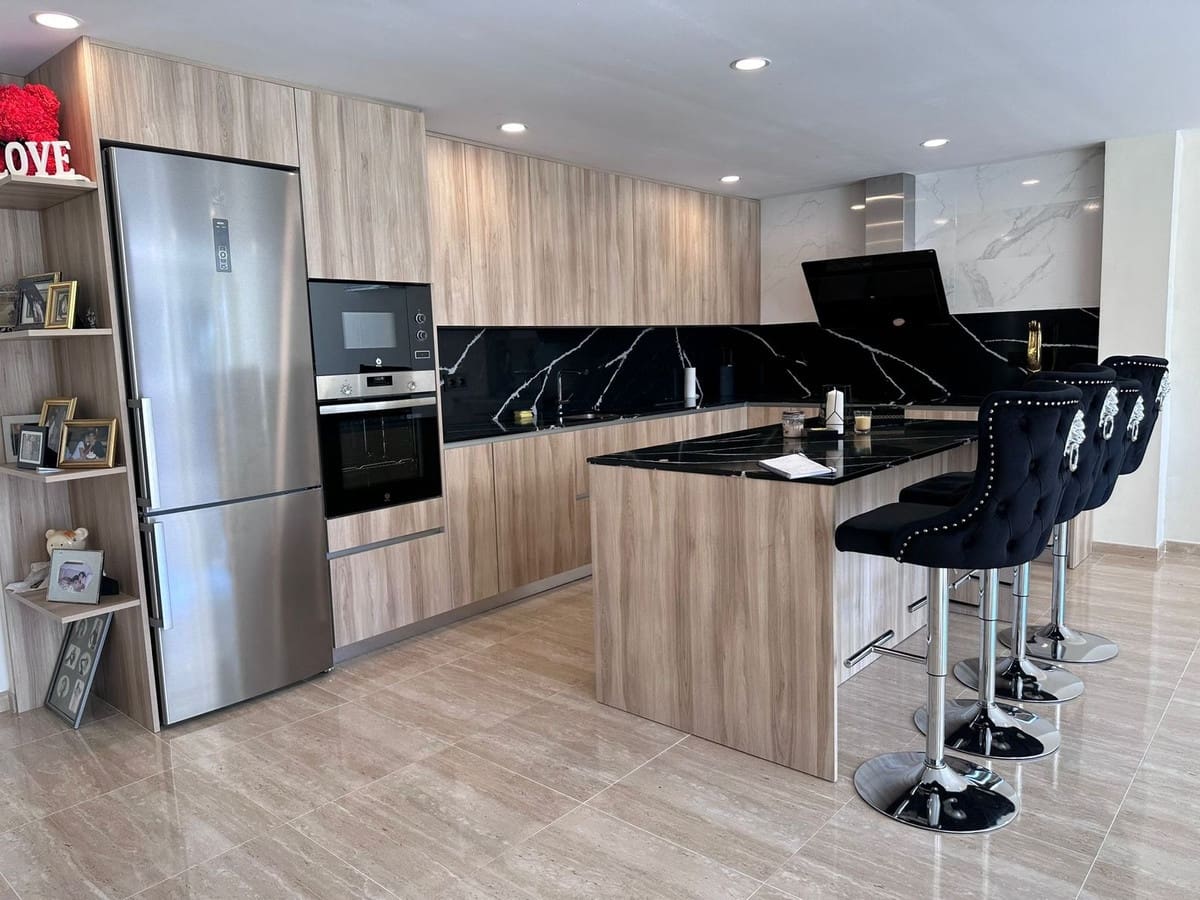 6 bedroom Villa for sale in Nueva Andalucia with pool garage - € 3,500,000 (Ref: 8441827)