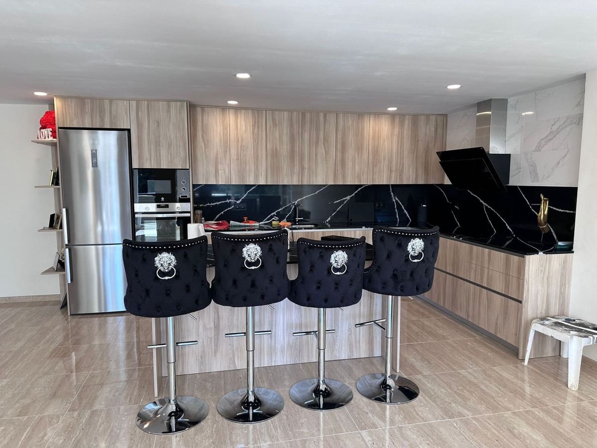 6 bedroom Villa for sale in Nueva Andalucia with pool garage - € 3,500,000 (Ref: 8441827)