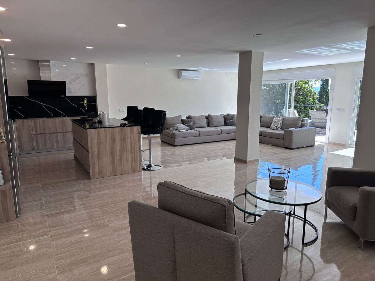 6 bedroom Villa for sale in Nueva Andalucia with pool garage - € 3,500,000 (Ref: 8441827)