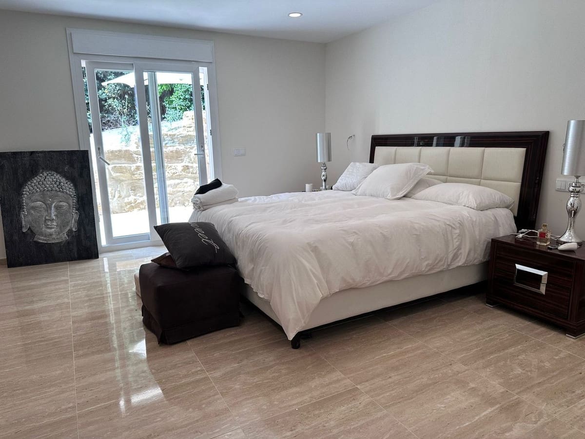 6 bedroom Villa for sale in Nueva Andalucia with pool garage - € 3,500,000 (Ref: 8441827)