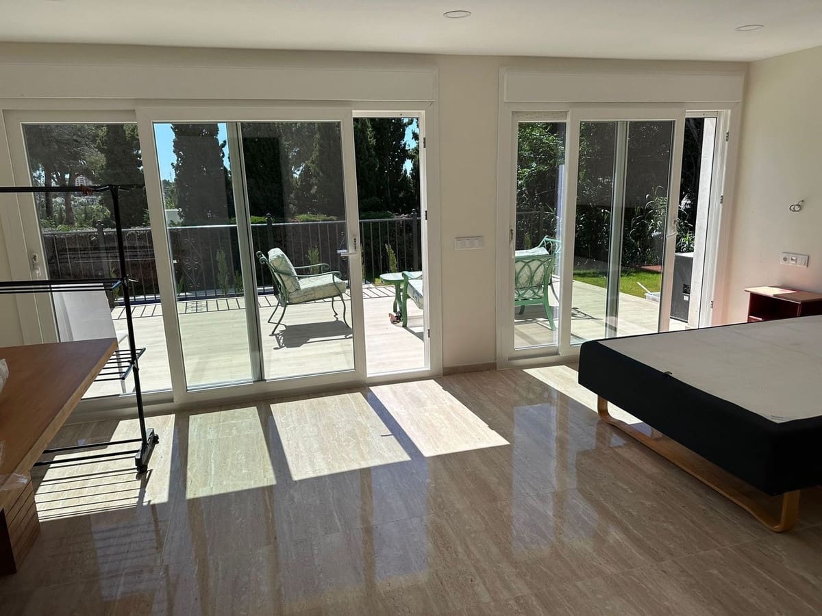 6 bedroom Villa for sale in Nueva Andalucia with pool garage - € 3,500,000 (Ref: 8441827)