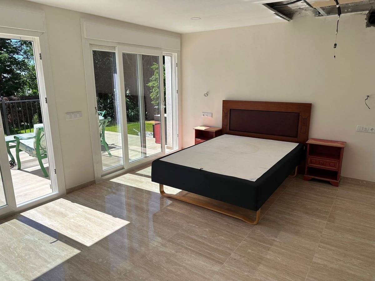 6 bedroom Villa for sale in Nueva Andalucia with pool garage - € 3,500,000 (Ref: 8441827)