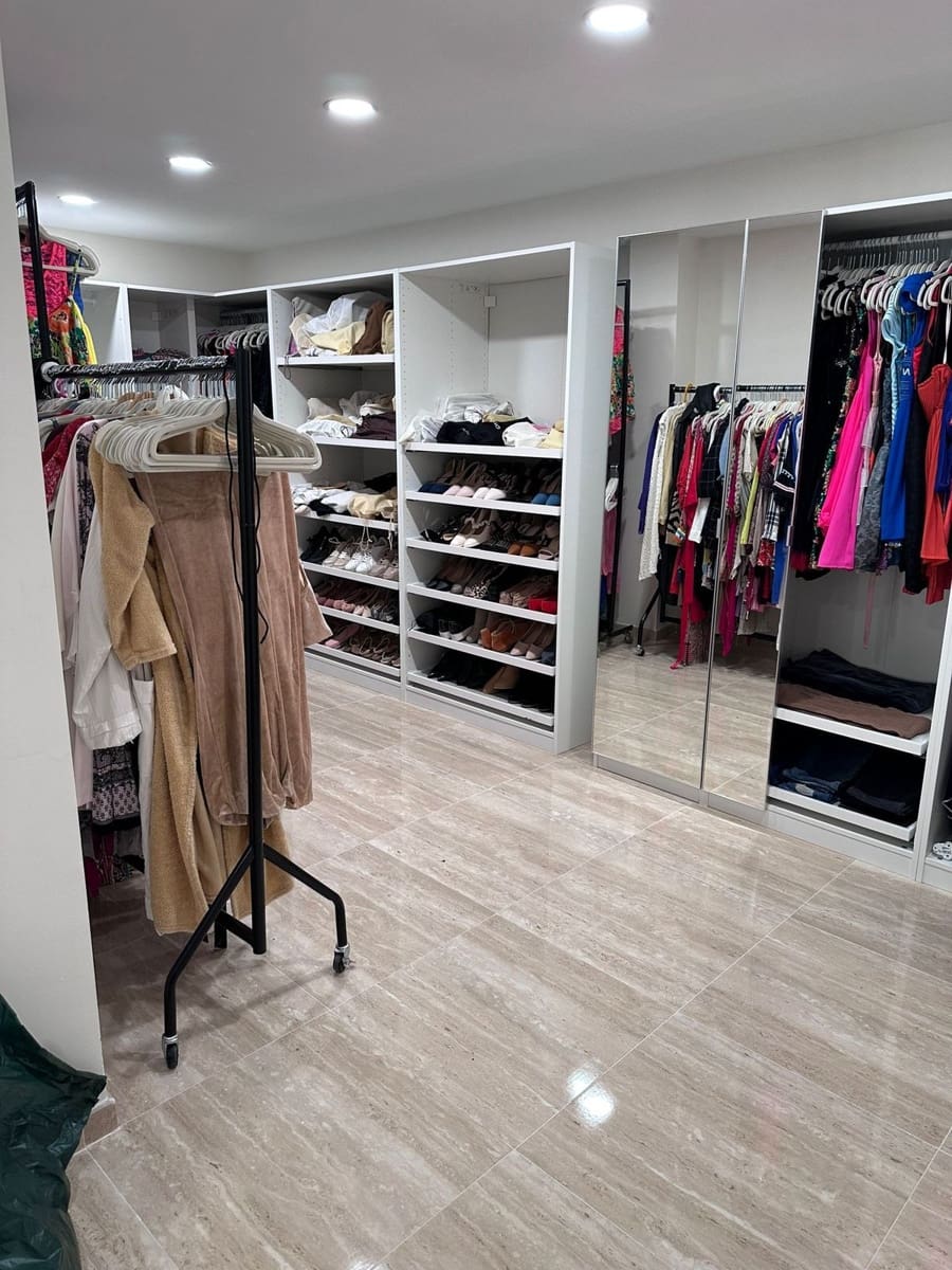 6 bedroom Villa for sale in Nueva Andalucia with pool garage - € 3,500,000 (Ref: 8441827)