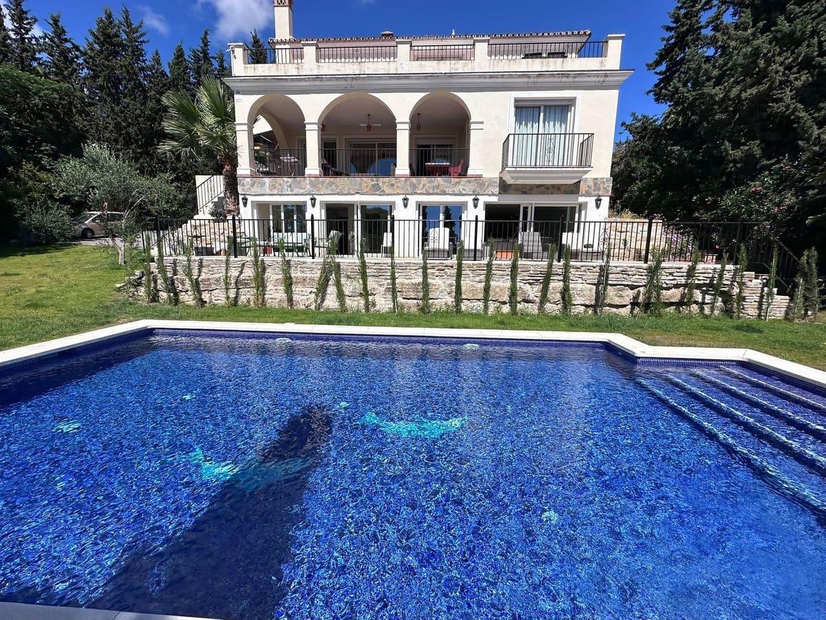 6 bedroom Villa for sale in Nueva Andalucia with pool garage - € 3,500,000 (Ref: 8441827)