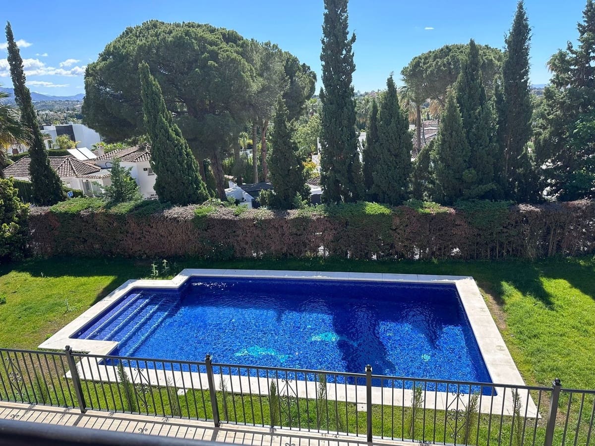 6 bedroom Villa for sale in Nueva Andalucia with pool garage - € 3,500,000 (Ref: 8441827)