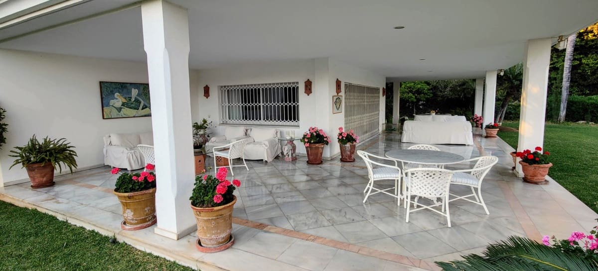 8 sypialnia Willa na sprzedaż w Guadalmina z basenem garażem - 6 000 000 € (Ref: 8441835)