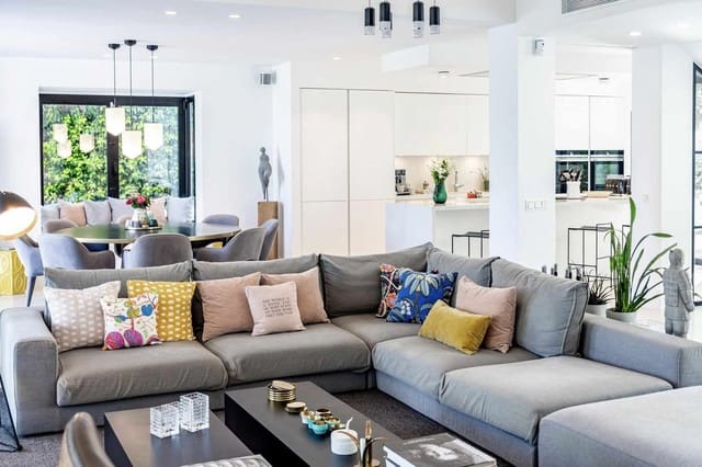 4 soveværelse Villa til salg i Las Brisas, Marbella med swimmingpool - € 4.495.000 (Ref: 8441883)