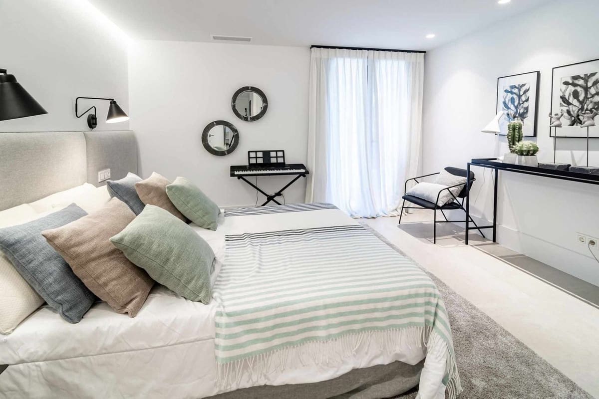 4 quarto Moradia para venda em Nueva Andalucia com piscina - 4 495 000 € (Ref: 8441883)