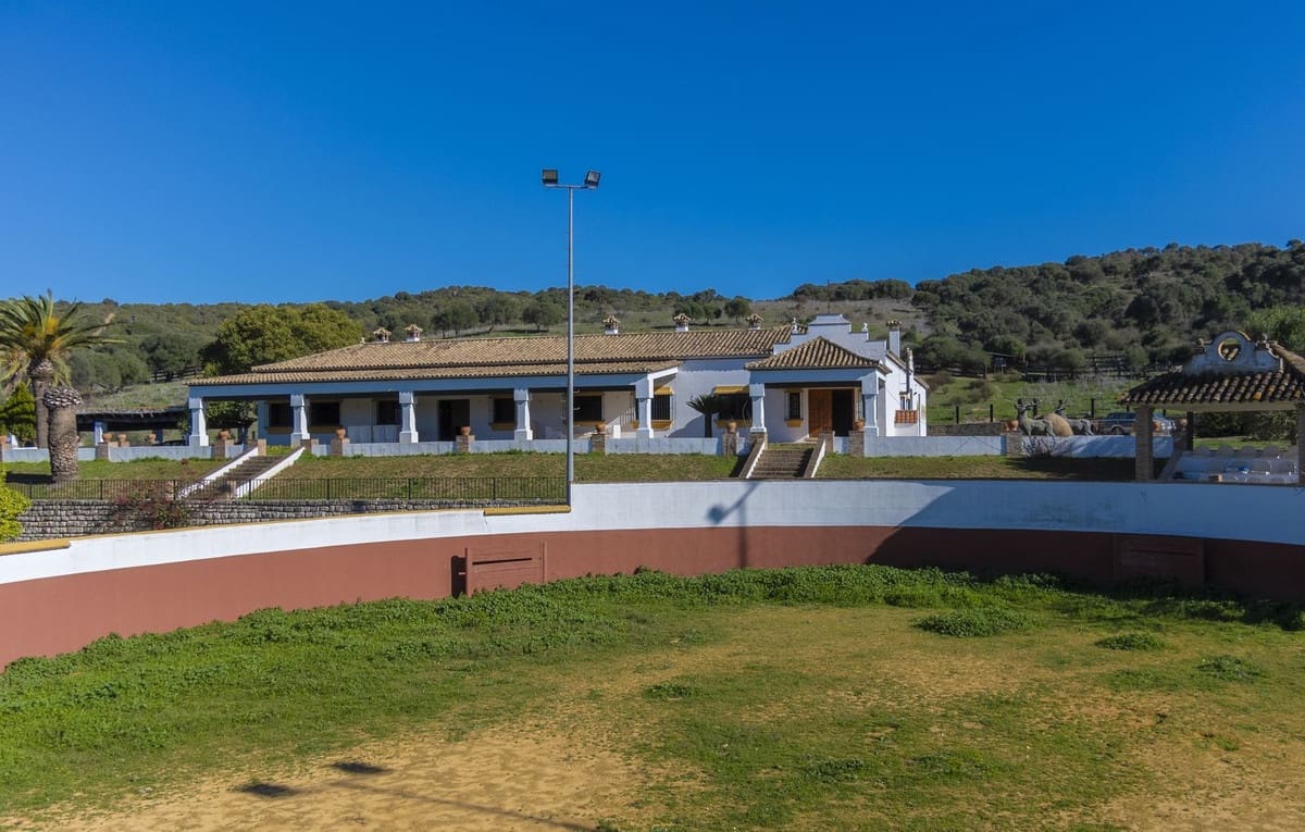 7 soveværelse Finca/Landehus til salg i San Martin del Tesorillo med swimmingpool garage - € 5.500.000 (Ref: 8441918)