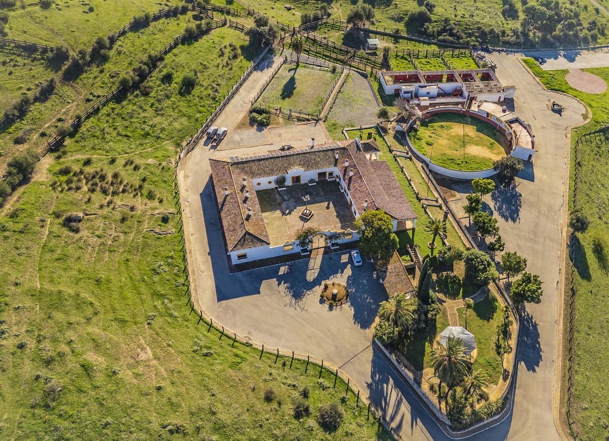 7 soveværelse Finca/Landehus til salg i San Martin del Tesorillo med swimmingpool garage - € 5.500.000 (Ref: 8441918)