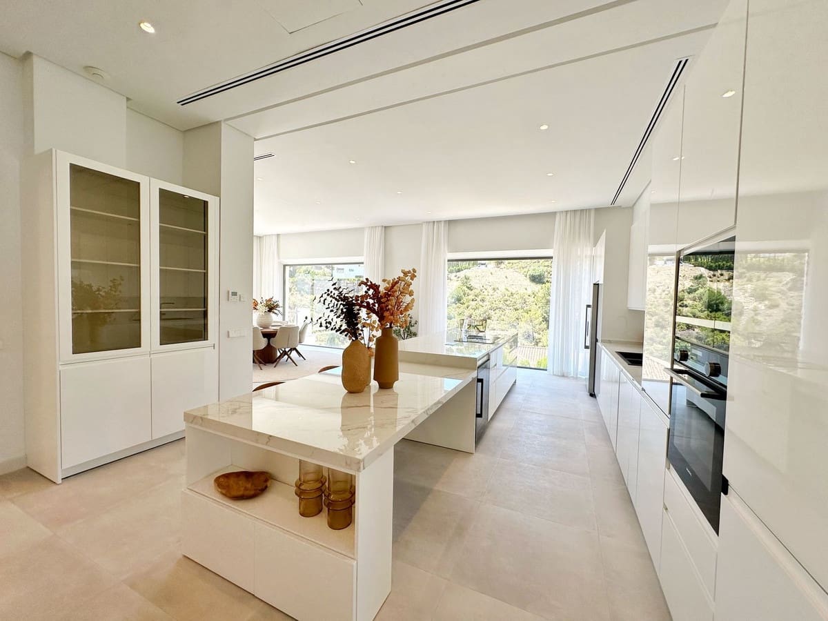 5 soverom Villa til salgs i El Madronal med svømmebasseng garasje - € 8 350 000 (Ref: 8441921)