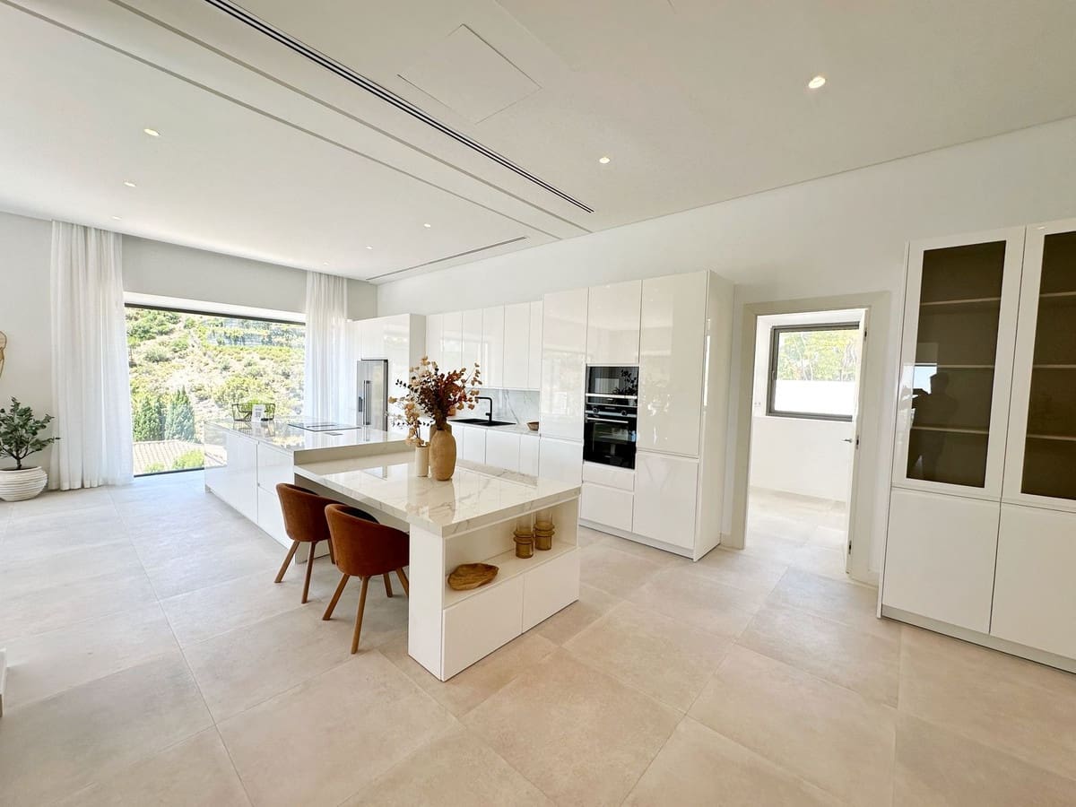 5 soverom Villa til salgs i El Madronal med svømmebasseng garasje - € 8 350 000 (Ref: 8441921)