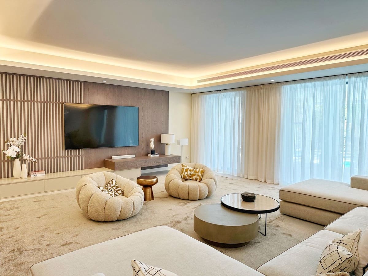 5 soverom Villa til salgs i El Madronal med svømmebasseng garasje - € 8 350 000 (Ref: 8441921)