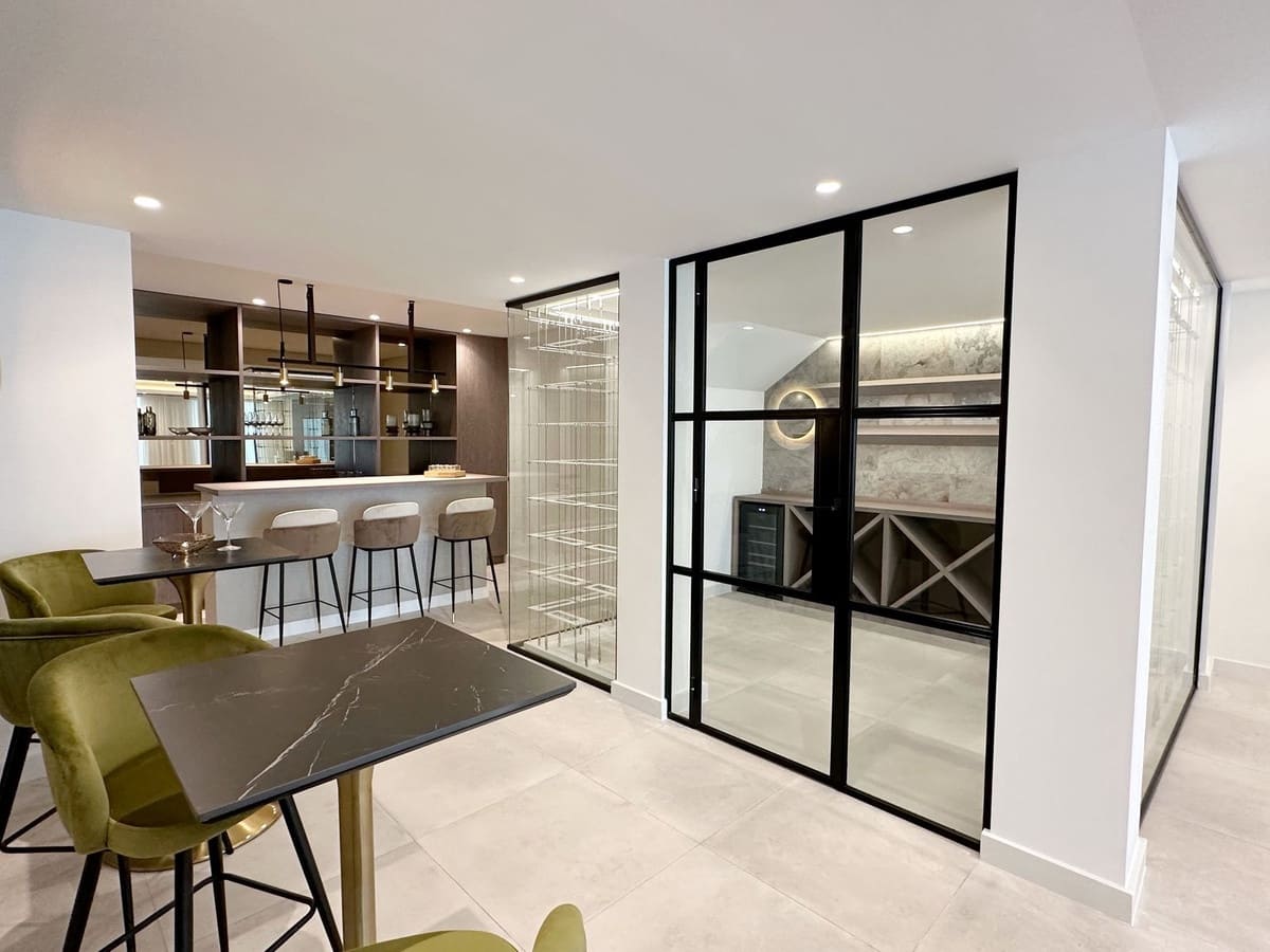 5 soverom Villa til salgs i El Madronal med svømmebasseng garasje - € 8 350 000 (Ref: 8441921)