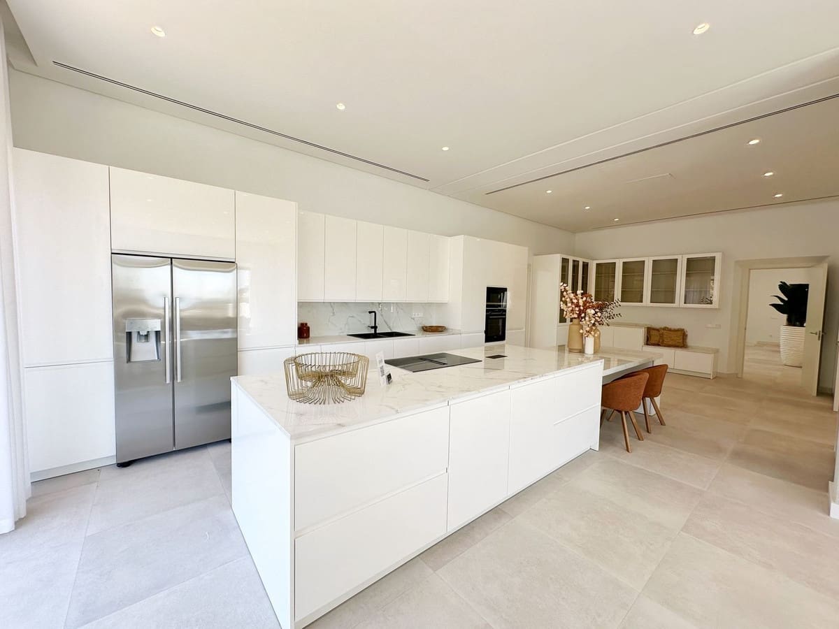 5 soverom Villa til salgs i El Madronal med svømmebasseng garasje - € 8 350 000 (Ref: 8441921)