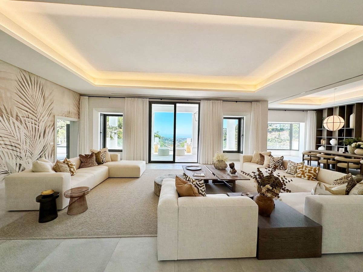 5 soverom Villa til salgs i El Madronal med svømmebasseng garasje - € 8 350 000 (Ref: 8441921)