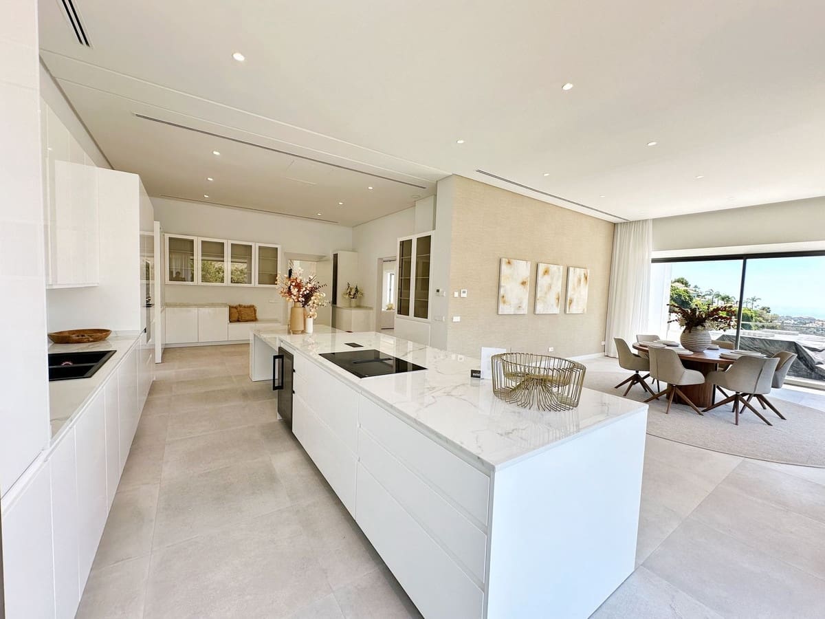 5 soverom Villa til salgs i El Madronal med svømmebasseng garasje - € 8 350 000 (Ref: 8441921)