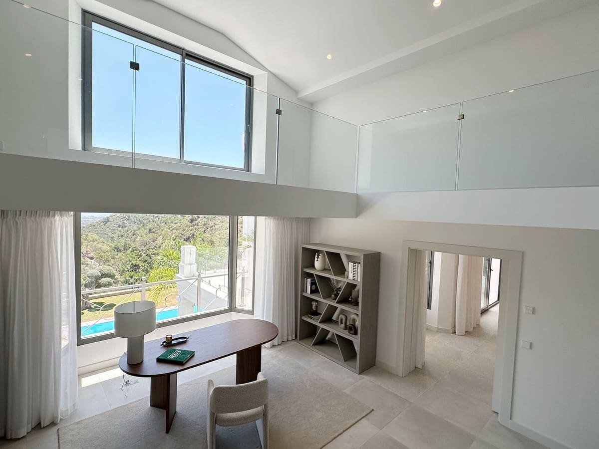 5 soverom Villa til salgs i El Madronal med svømmebasseng garasje - € 8 350 000 (Ref: 8441921)