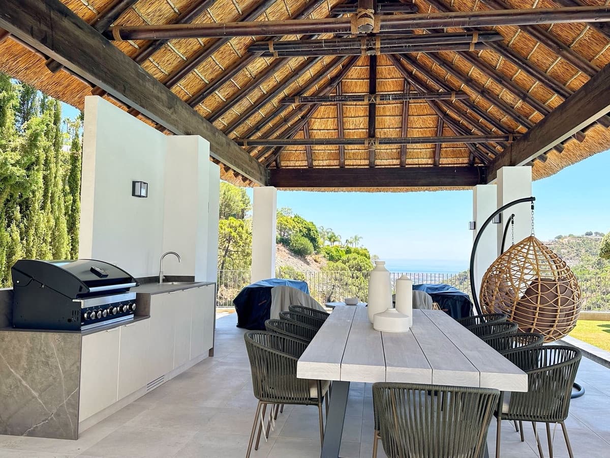 5 soverom Villa til salgs i El Madronal med svømmebasseng garasje - € 8 350 000 (Ref: 8441921)