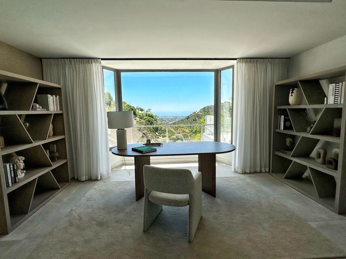 5 soverom Villa til salgs i El Madronal med svømmebasseng garasje - € 8 350 000 (Ref: 8441921)