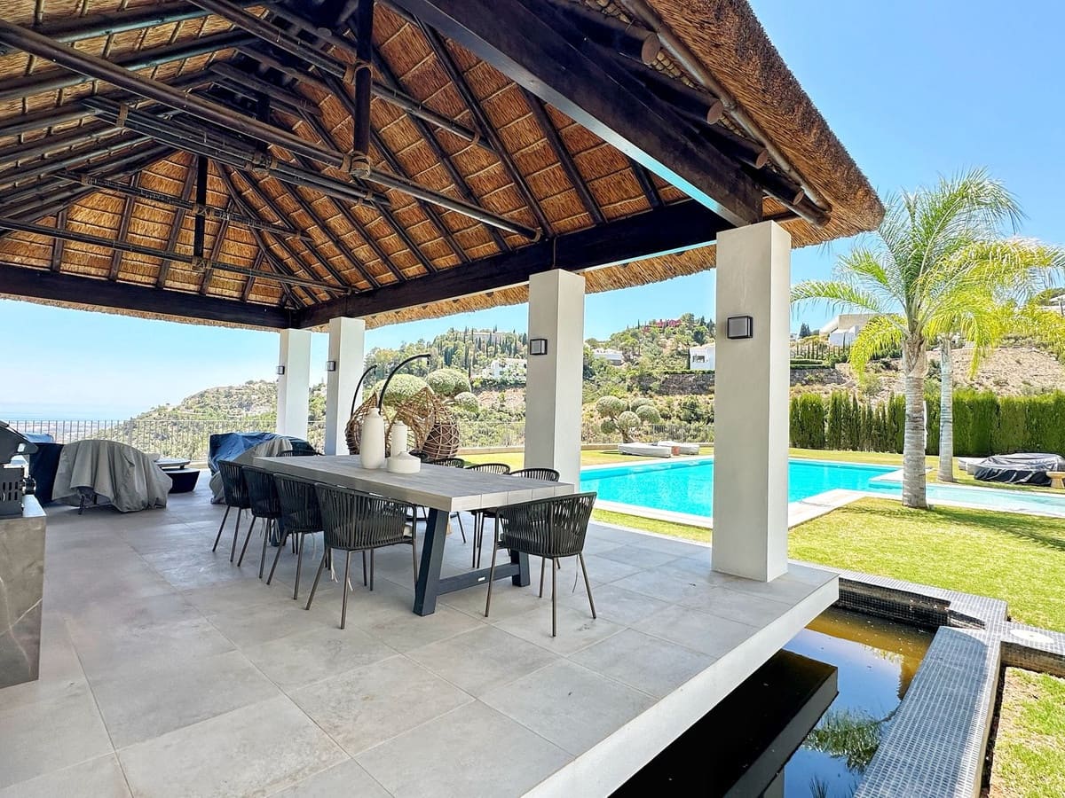 5 soverom Villa til salgs i El Madronal med svømmebasseng garasje - € 8 350 000 (Ref: 8441921)