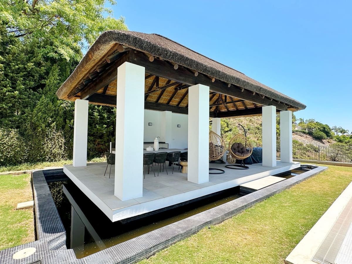 5 soverom Villa til salgs i El Madronal med svømmebasseng garasje - € 8 350 000 (Ref: 8441921)