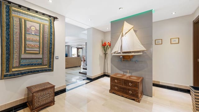 6 bedroom Studio for sale in Centro, Estepona with pool - € 3,850,000 (Ref: 8441928)