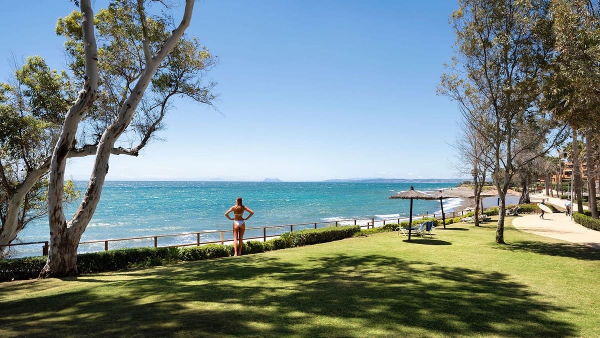 6 bedroom Studio for sale in Estepona with pool - € 3,850,000 (Ref: 8441928)