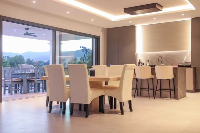 5 soveværelse Villa til salg i Casco Antiguo, Marbella med swimmingpool garage - € 7.900.000 (Ref: 8441953)