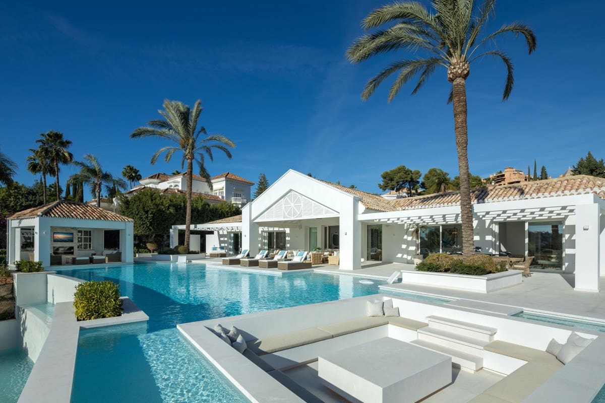 6 soverom Villa til salgs i Nueva Andalucia med svømmebasseng - € 15 450 000 (Ref: 8441963)