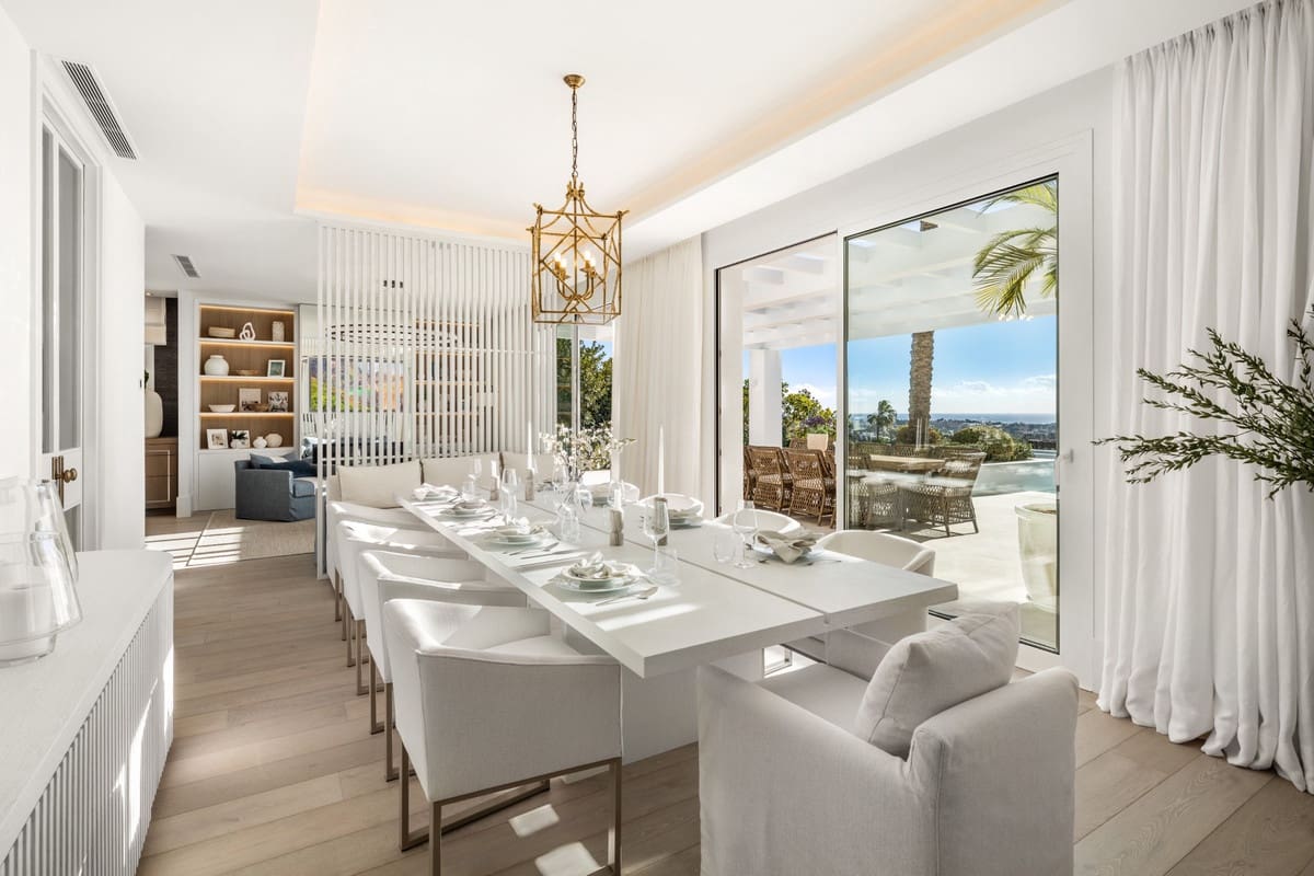 6 soverom Villa til salgs i Nueva Andalucia med svømmebasseng - € 15 450 000 (Ref: 8441963)