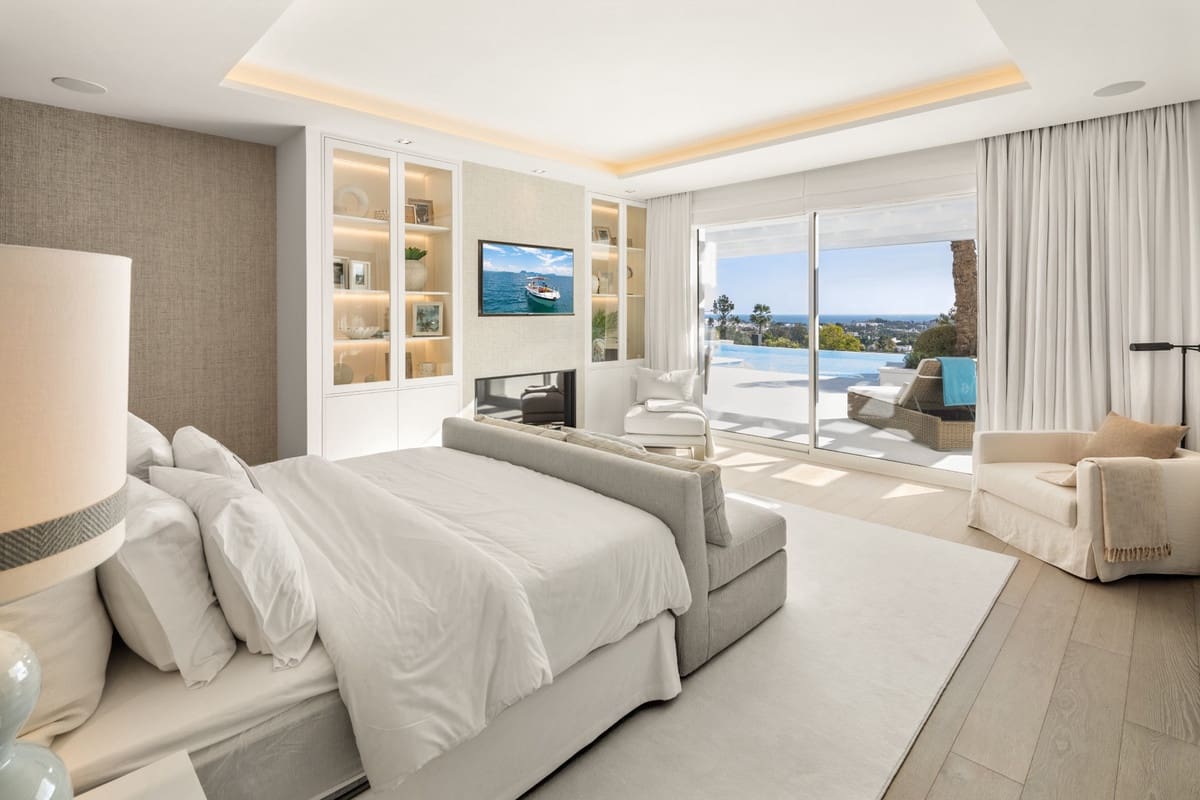 6 soverom Villa til salgs i Nueva Andalucia med svømmebasseng - € 15 450 000 (Ref: 8441963)