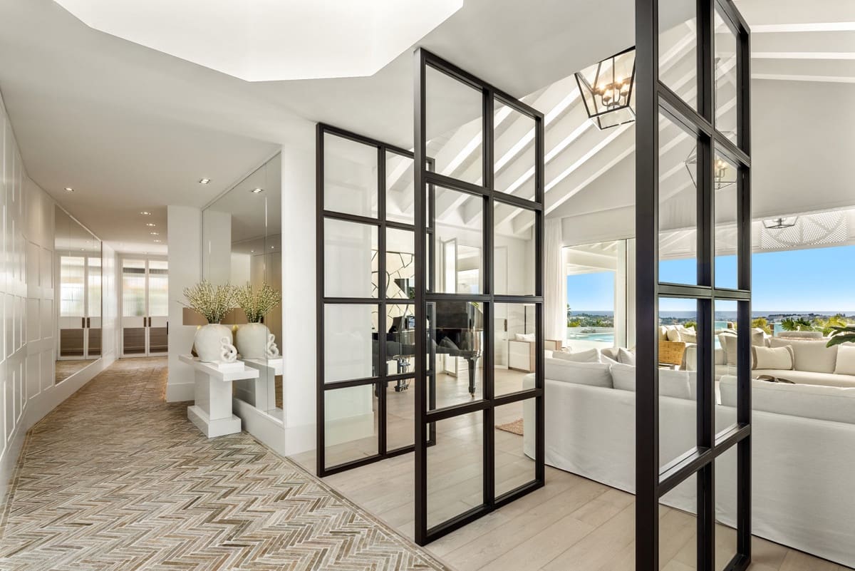 6 soverom Villa til salgs i Nueva Andalucia med svømmebasseng - € 15 450 000 (Ref: 8441963)