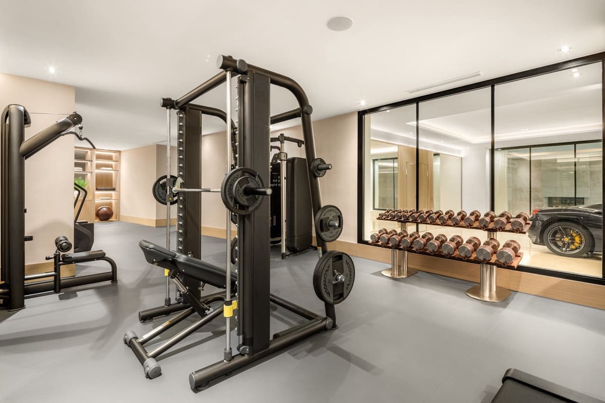 6 soverom Villa til salgs i Nueva Andalucia med svømmebasseng - € 15 450 000 (Ref: 8441963)