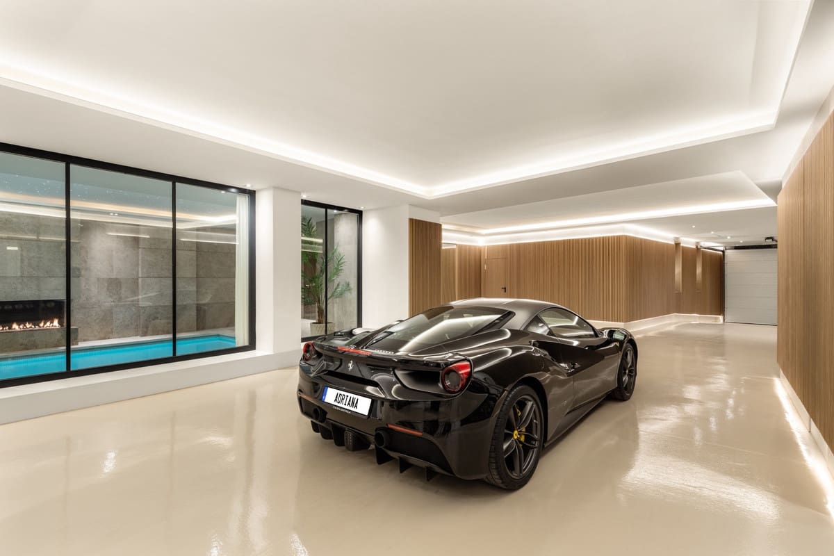 6 soverom Villa til salgs i Nueva Andalucia med svømmebasseng - € 15 450 000 (Ref: 8441963)