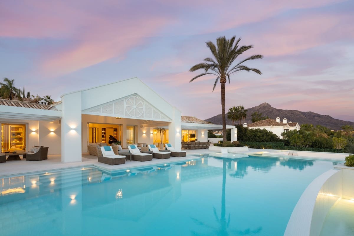 6 soverom Villa til salgs i Nueva Andalucia med svømmebasseng - € 15 450 000 (Ref: 8441963)