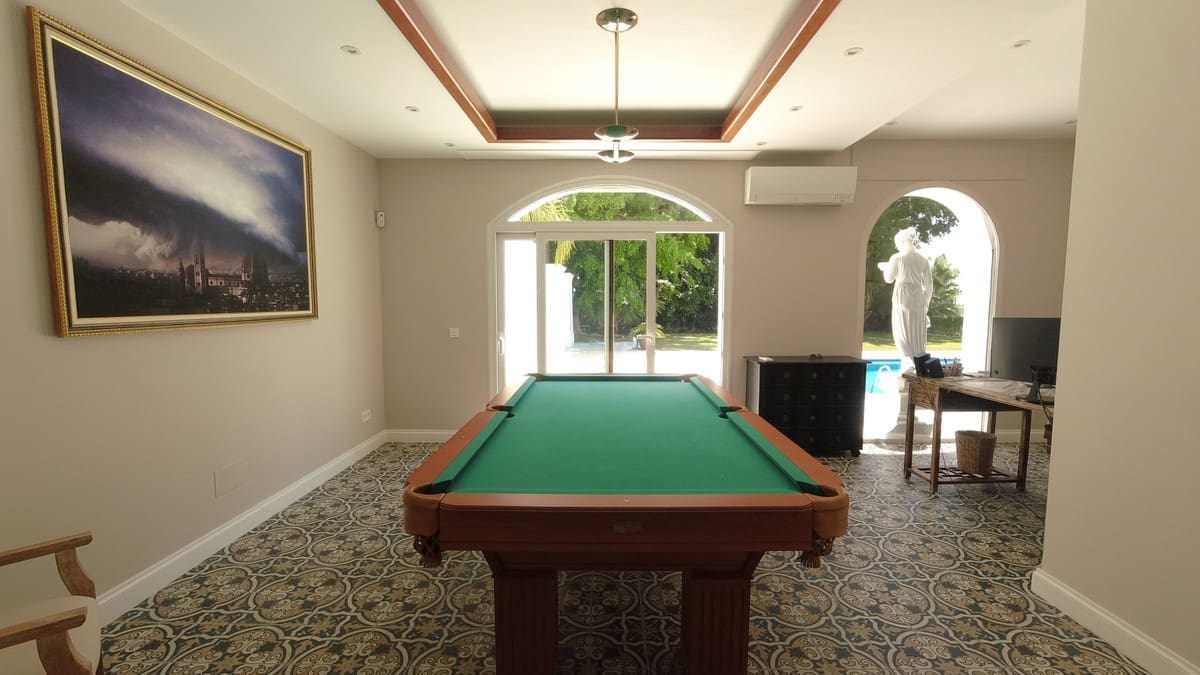 6 soverom Villa til salgs i El Paraiso med svømmebasseng garasje - € 4 298 000 (Ref: 8442003)