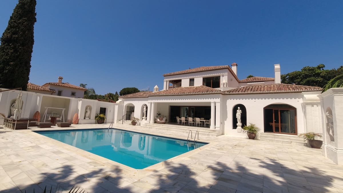 6 soverom Villa til salgs i El Paraiso med svømmebasseng garasje - € 4 298 000 (Ref: 8442003)