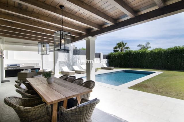 3 soveværelse Villa til salg i Las Brisas, Marbella med swimmingpool - € 2.295.000 (Ref: 8442021)