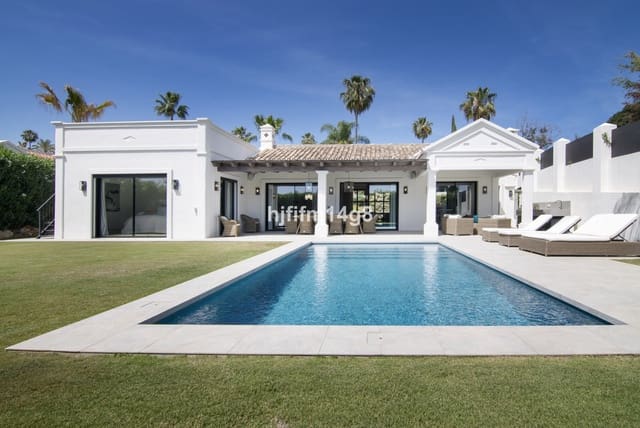 3 soveværelse Villa til salg i Las Brisas, Marbella med swimmingpool - € 2.295.000 (Ref: 8442021)