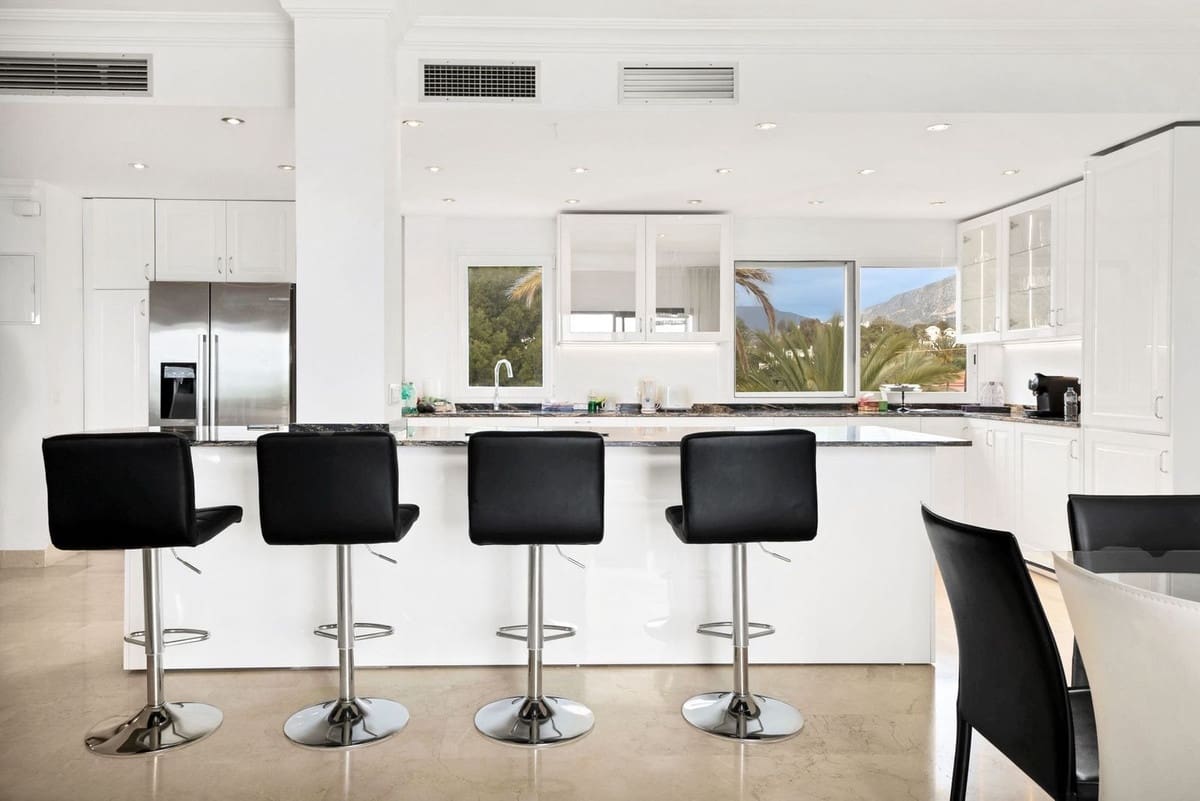 3 quarto Penthouse para venda em Marbella com piscina garagem - 4 700 000 € (Ref: 8442023)