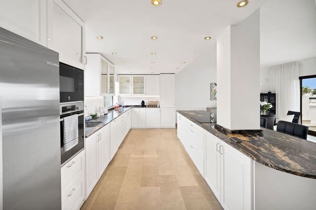 3 quarto Penthouse para venda em Casco Antiguo, Marbella com piscina garagem - 4 700 000 € (Ref: 8442023)