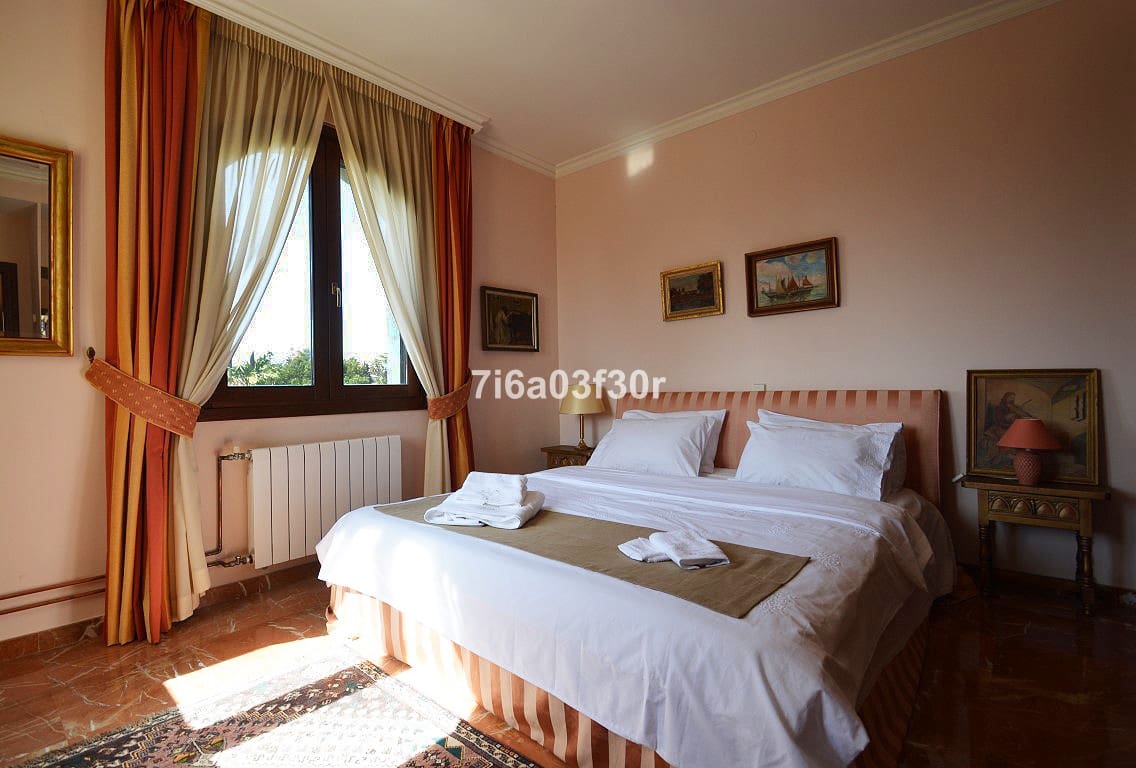 5 sypialnia Willa na sprzedaż w Nueva Andalucia z basenem garażem - 3 500 000 € (Ref: 8442029)