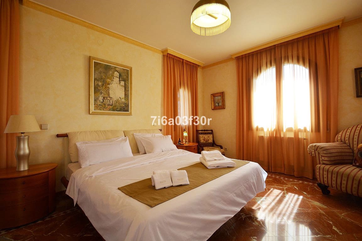 5 sypialnia Willa na sprzedaż w Nueva Andalucia z basenem garażem - 3 500 000 € (Ref: 8442029)