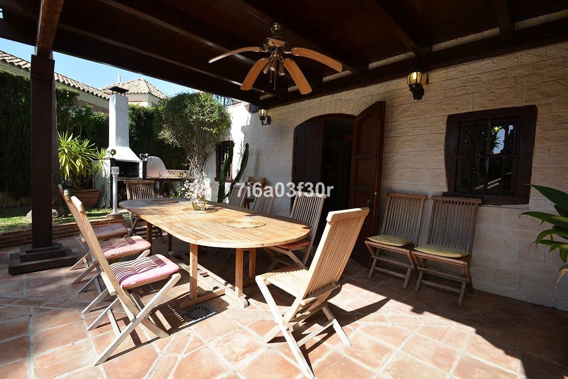 5 sypialnia Willa na sprzedaż w Nueva Andalucia z basenem garażem - 3 500 000 € (Ref: 8442029)