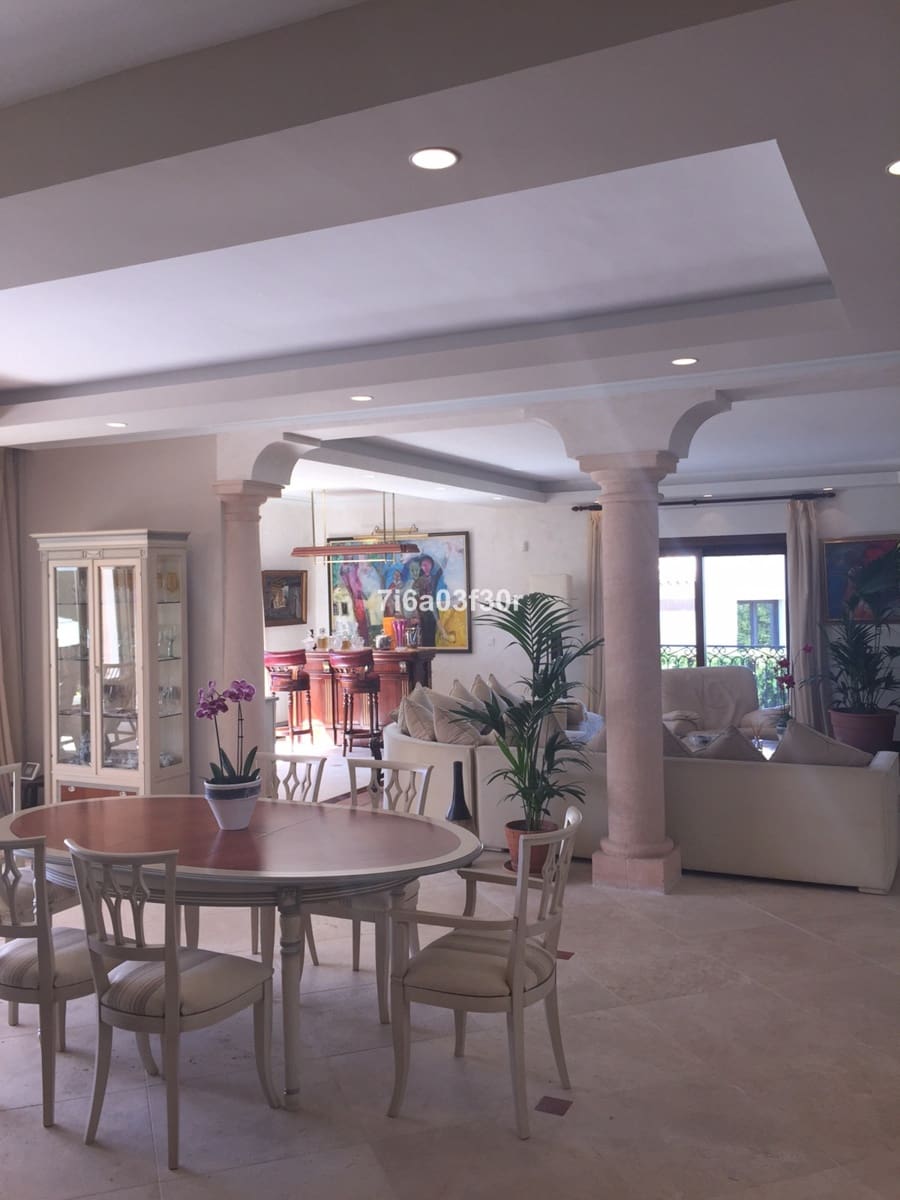 5 sypialnia Willa na sprzedaż w Nueva Andalucia z basenem garażem - 3 500 000 € (Ref: 8442029)